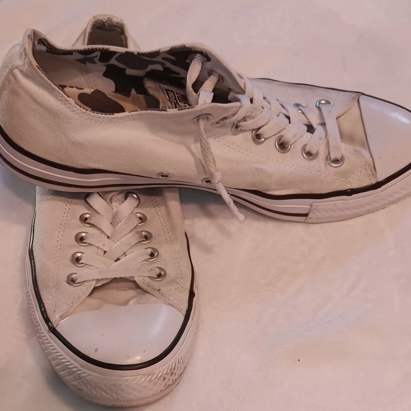 💜3/$24.00💜 White Converse Sneakers - Picture 2 of 5